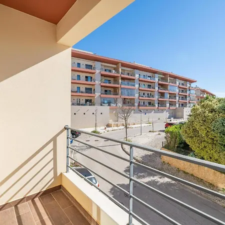 Pool And Large Balcony By Marina #2000 * Λάγος